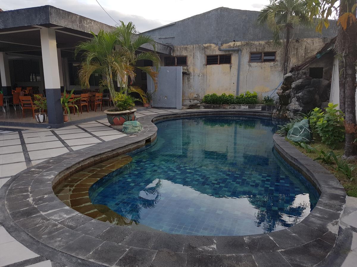 Trophy Hotel Sumbawa Besar Bagian luar foto