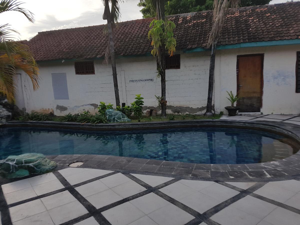 Trophy Hotel Sumbawa Besar Bagian luar foto