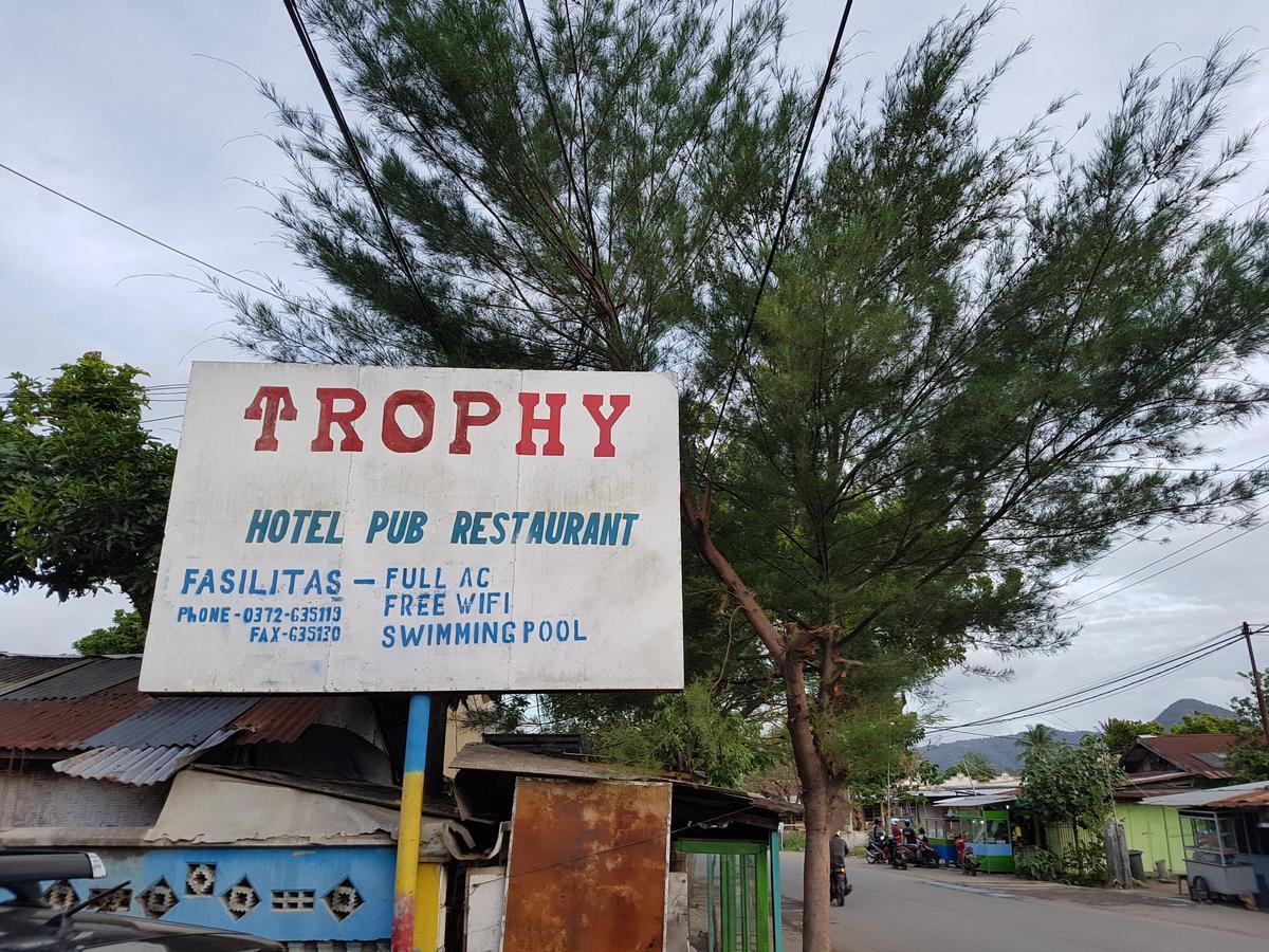 Trophy Hotel Sumbawa Besar Bagian luar foto